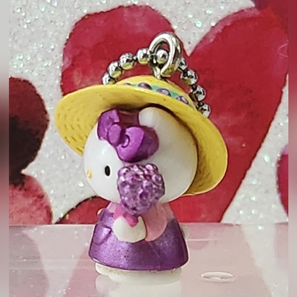 Mini Hello Kitty Keychain - Picture 2 of 5